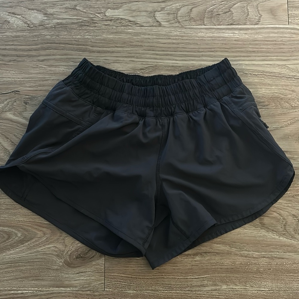 Black Lululemon Tracker Short Size 6